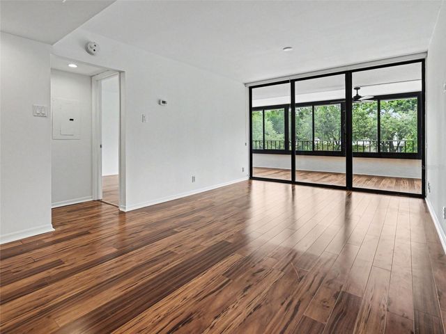 3211 W SWANN AVENUE 302, Tampa, FL 33609