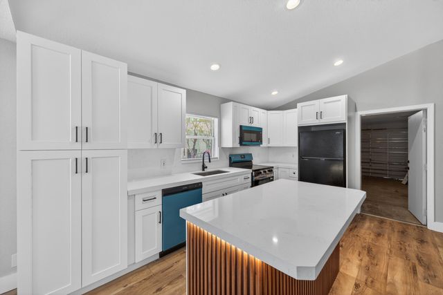 351 NW 8th Avenue, Delray Beach, FL 33444