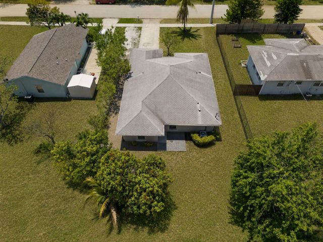 351 NW 8th Avenue, Delray Beach, FL 33444