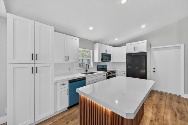 351 NW 8th Avenue, Delray Beach, FL 33444