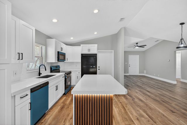 351 NW 8th Avenue, Delray Beach, FL 33444