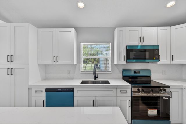 351 NW 8th Avenue, Delray Beach, FL 33444