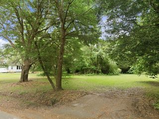 135 Scotia Street, Mcclellanville, SC 29458