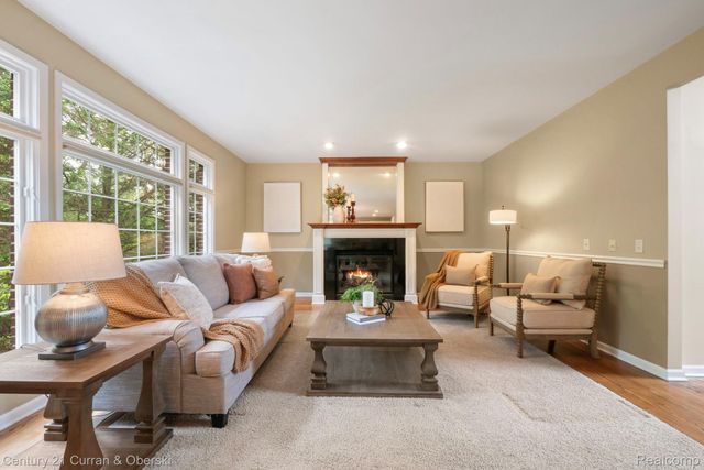 27852 Larson Lane, Farmington Hills, MI 48331