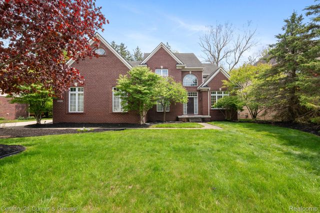 27852 Larson Lane, Farmington Hills, MI 48331