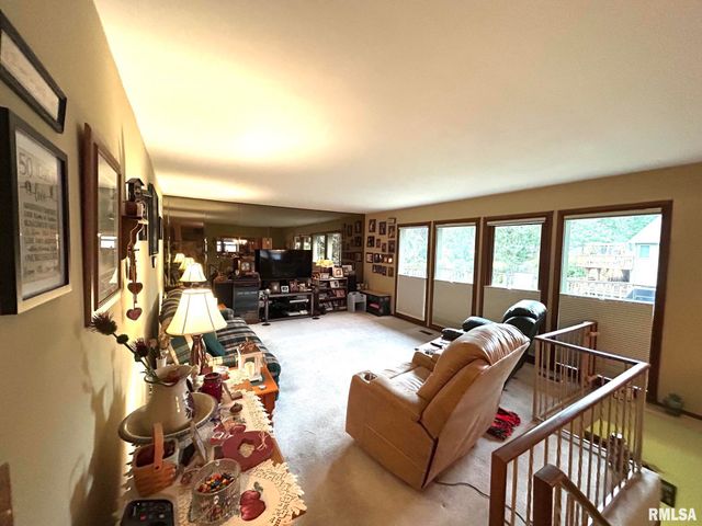1612 SUMMIT Drive, Pekin, IL 61554