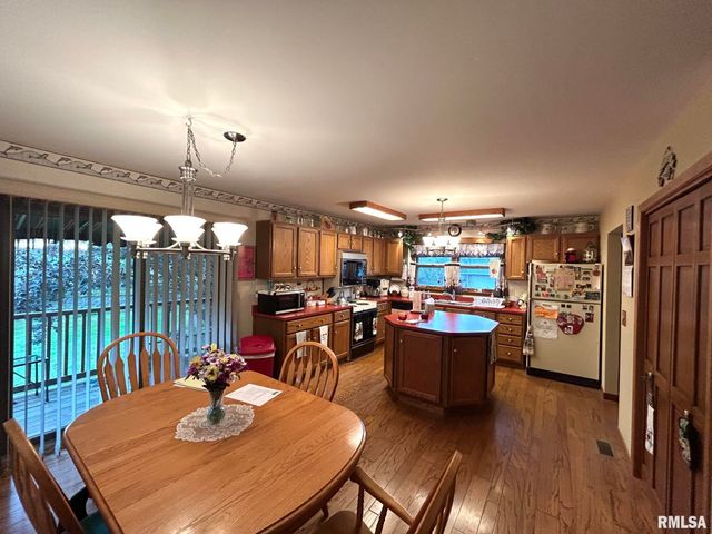 1612 SUMMIT Drive, Pekin, IL 61554