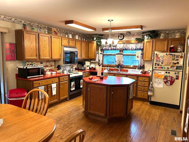1612 SUMMIT Drive, Pekin, IL 61554