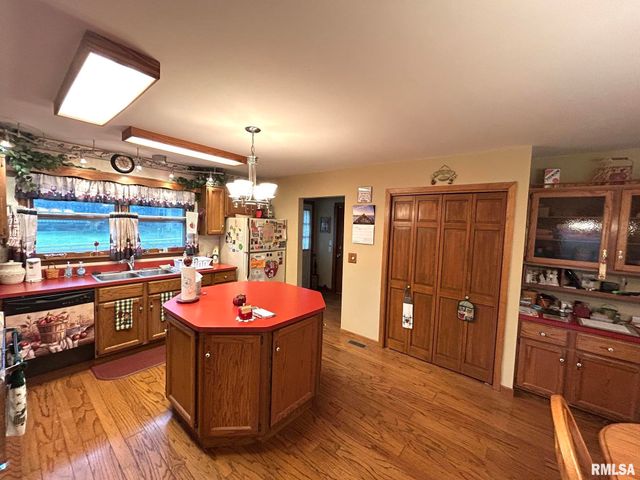 1612 SUMMIT Drive, Pekin, IL 61554