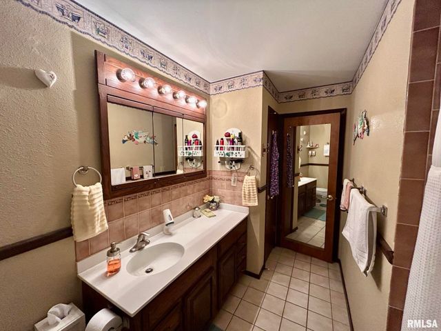 1612 SUMMIT Drive, Pekin, IL 61554