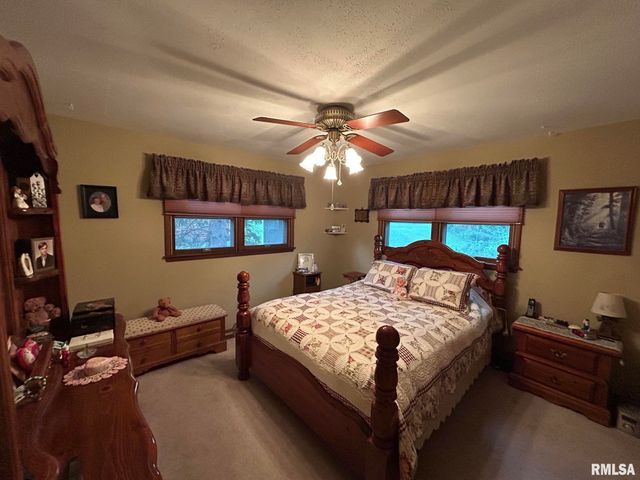 1612 SUMMIT Drive, Pekin, IL 61554