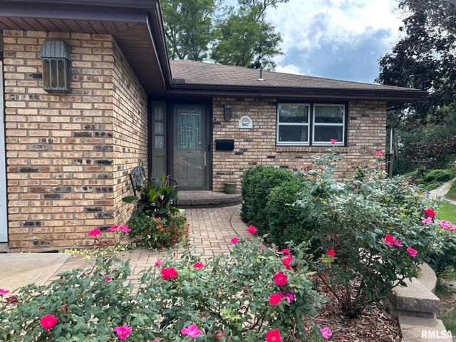 1612 SUMMIT Drive, Pekin, IL 61554