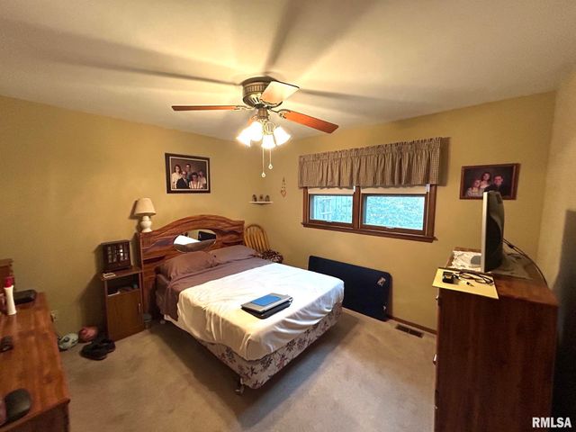 1612 SUMMIT Drive, Pekin, IL 61554