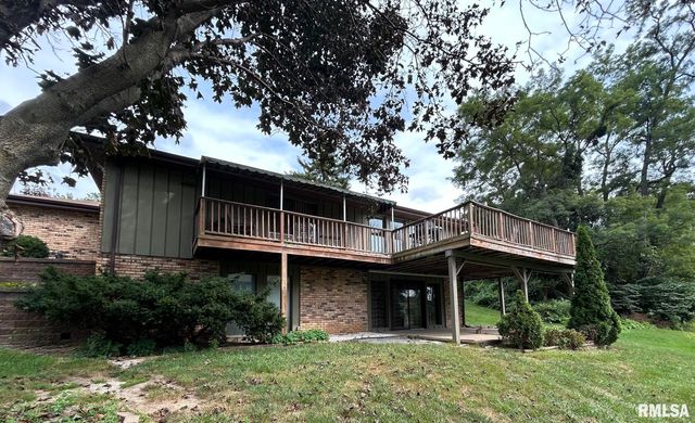 1612 SUMMIT Drive, Pekin, IL 61554