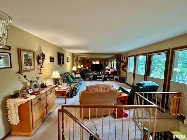 1612 SUMMIT Drive, Pekin, IL 61554