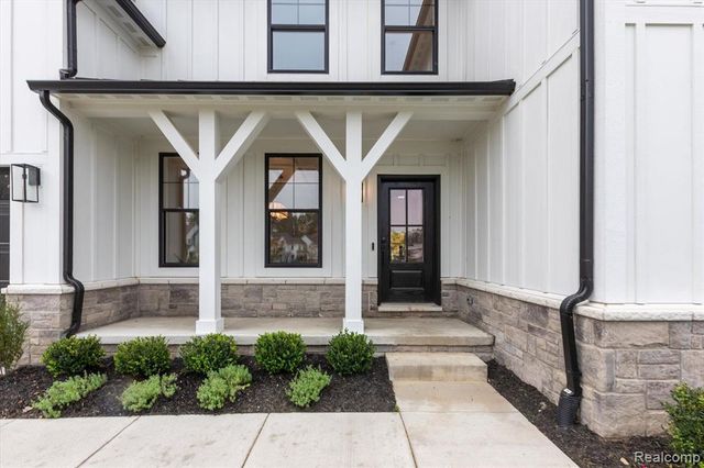 50272 Hedgewood Drive, Canton, MI 48187