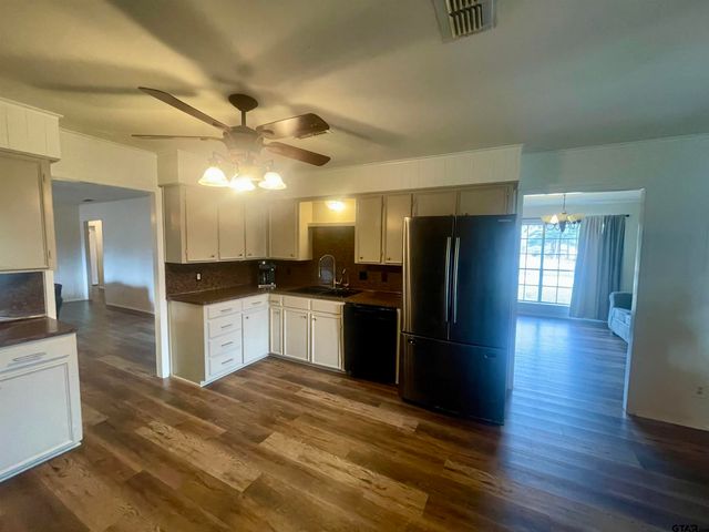 2101 Woodbine Drive, Gladewater, TX 75647