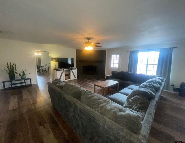 2101 Woodbine Drive, Gladewater, TX 75647