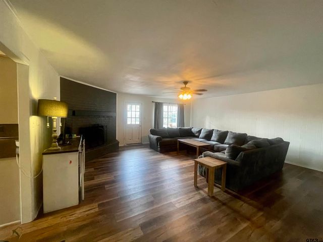 2101 Woodbine Drive, Gladewater, TX 75647