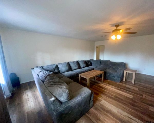 2101 Woodbine Drive, Gladewater, TX 75647