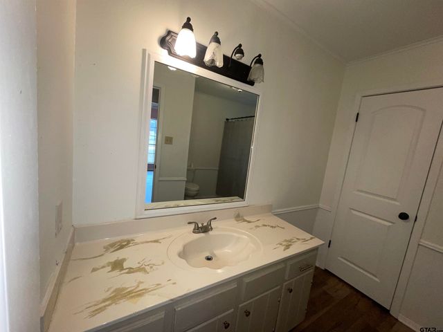 2101 Woodbine Drive, Gladewater, TX 75647