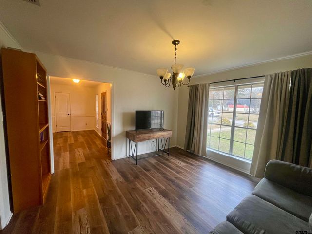 2101 Woodbine Drive, Gladewater, TX 75647