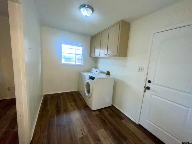 2101 Woodbine Drive, Gladewater, TX 75647