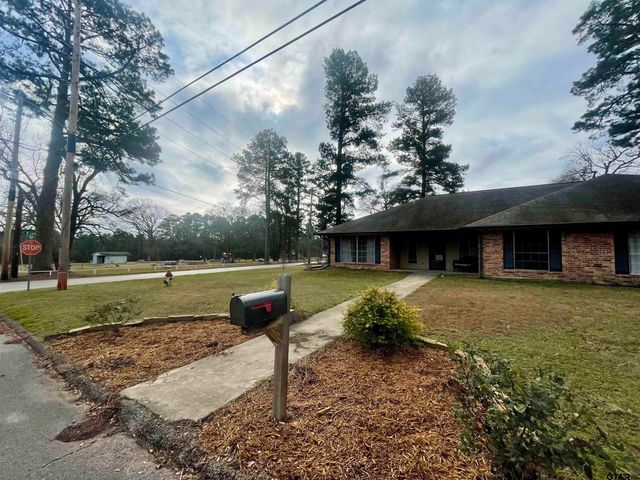 2101 Woodbine Drive, Gladewater, TX 75647