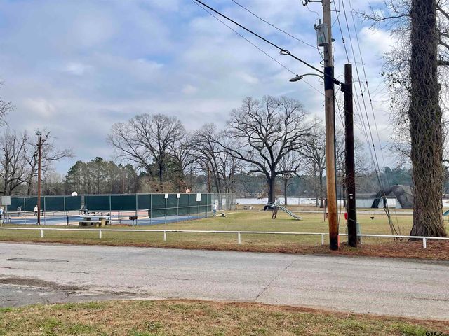 2101 Woodbine Drive, Gladewater, TX 75647