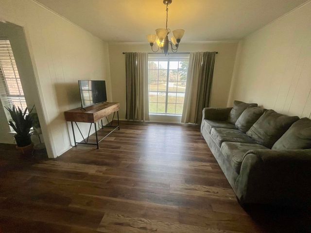 2101 Woodbine Drive, Gladewater, TX 75647