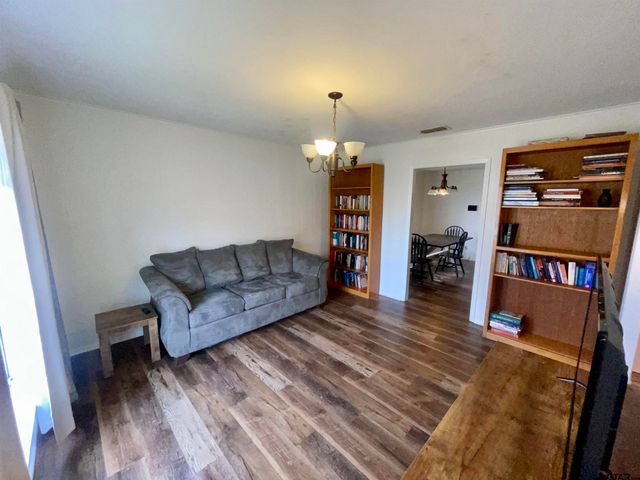 2101 Woodbine Drive, Gladewater, TX 75647