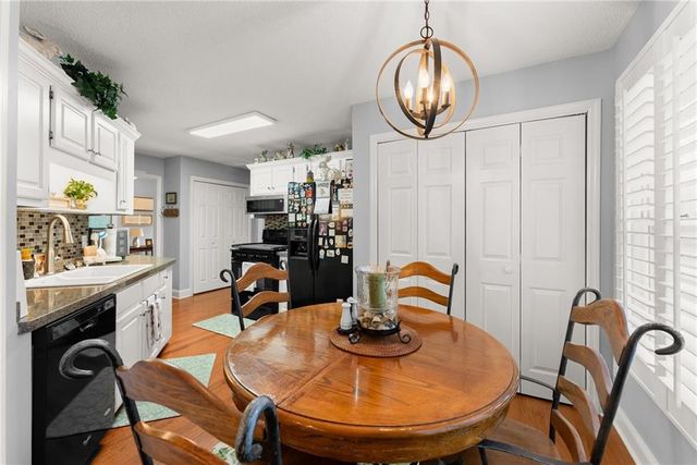 6229 Ivy Springs Drive, Flowery Branch, GA 30542