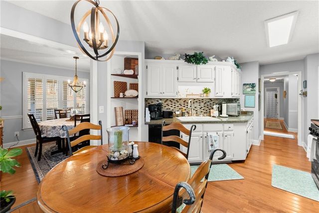 6229 Ivy Springs Drive, Flowery Branch, GA 30542