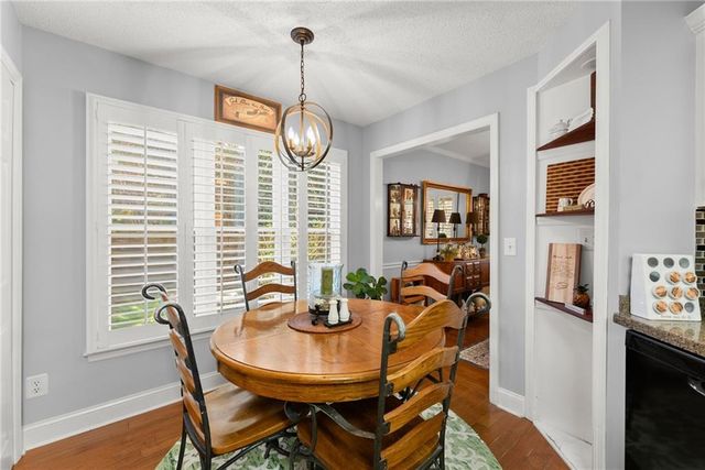 6229 Ivy Springs Drive, Flowery Branch, GA 30542