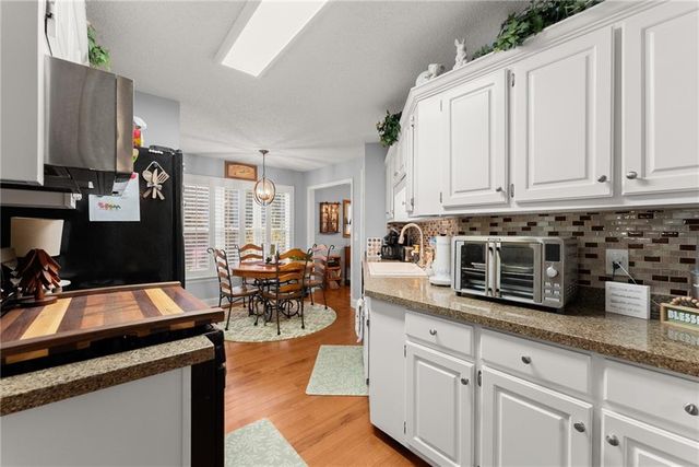 6229 Ivy Springs Drive, Flowery Branch, GA 30542