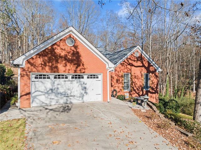 6229 Ivy Springs Drive, Flowery Branch, GA 30542