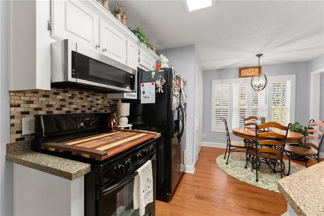 6229 Ivy Springs Drive, Flowery Branch, GA 30542