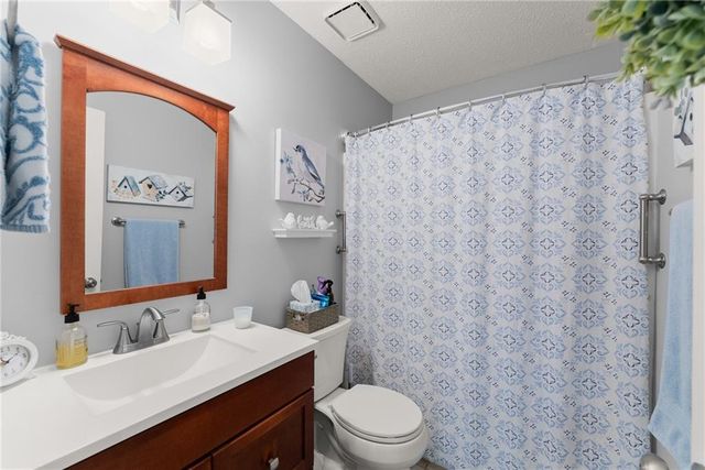 6229 Ivy Springs Drive, Flowery Branch, GA 30542