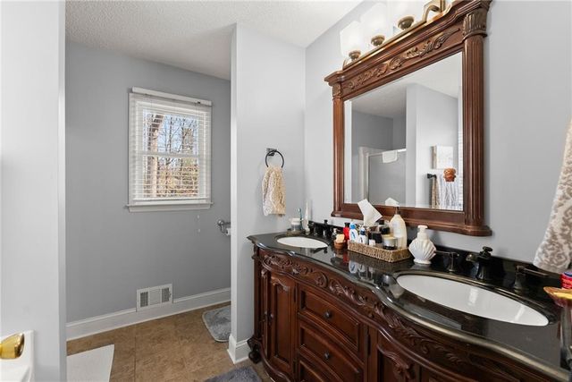 6229 Ivy Springs Drive, Flowery Branch, GA 30542