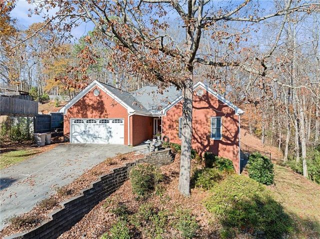 6229 Ivy Springs Drive, Flowery Branch, GA 30542