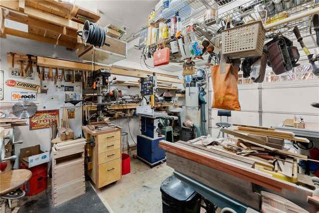 6229 Ivy Springs Drive, Flowery Branch, GA 30542