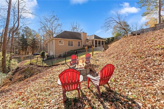 6229 Ivy Springs Drive, Flowery Branch, GA 30542