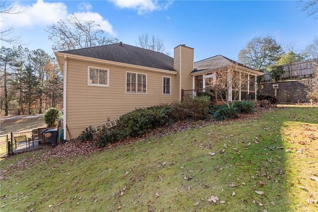 6229 Ivy Springs Drive, Flowery Branch, GA 30542