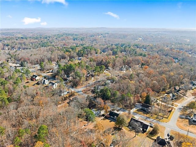 6229 Ivy Springs Drive, Flowery Branch, GA 30542