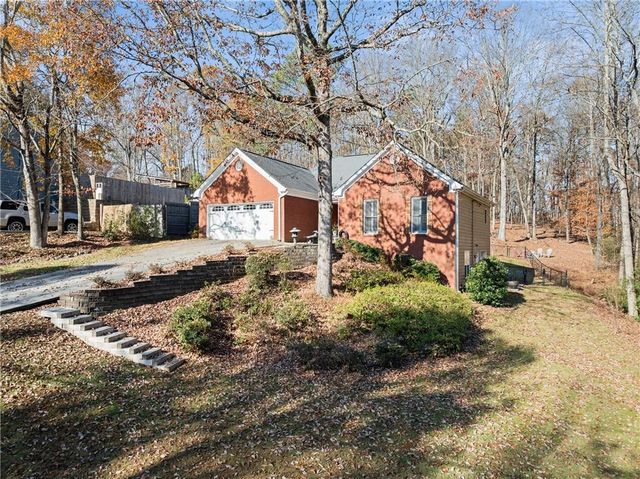 6229 Ivy Springs Drive, Flowery Branch, GA 30542