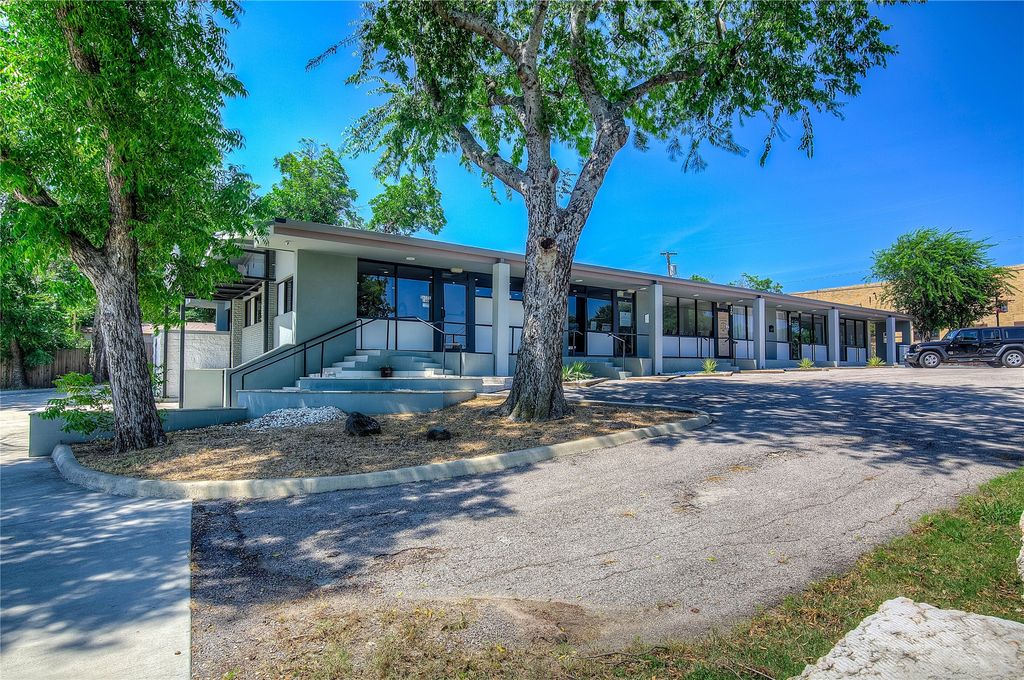 308 NW Dolores Huerta Drive 1, Grand Prairie, TX 75050