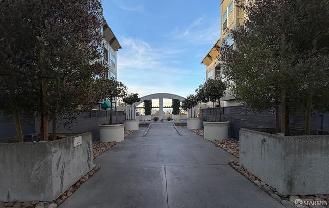 8300 Oceanview Terrace 209, San Francisco, CA 94132