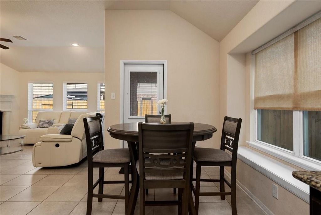 Image 9 of property listing at 4606 Clara Rose Lane, Katy, TX 77449