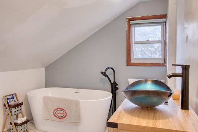 102 E Maple Avenue, Bancroft, MI 48414