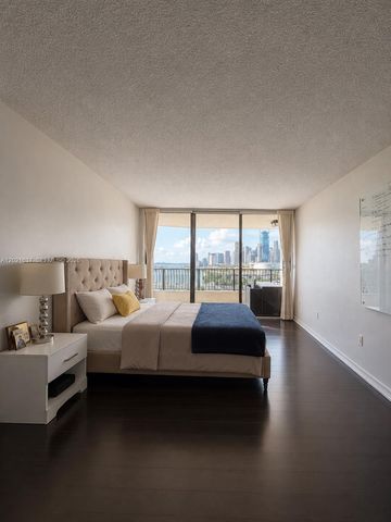 555 NE 15th St 16K, Miami, FL 33132